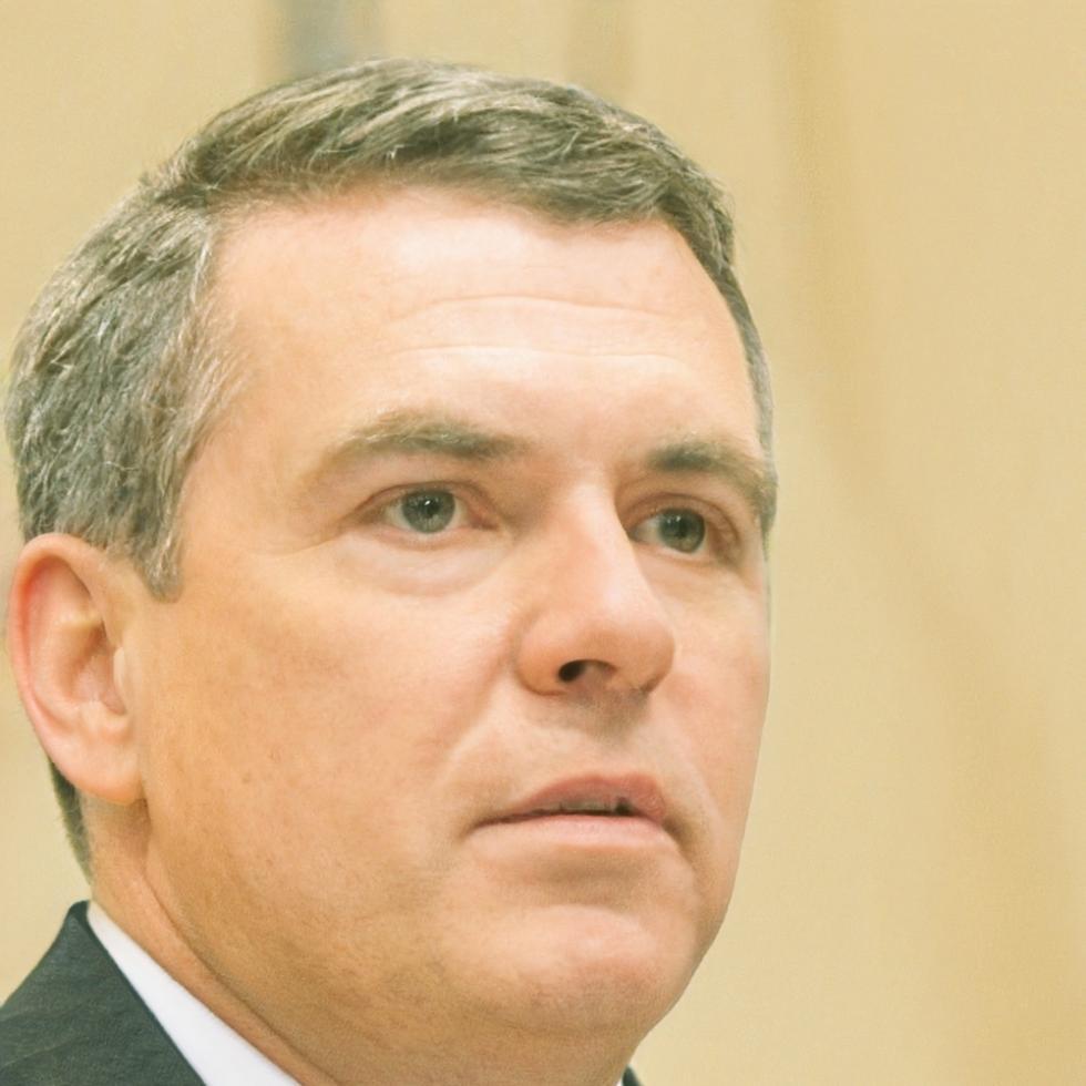 Portrait of Henrik Lindahl, practical finance specialist